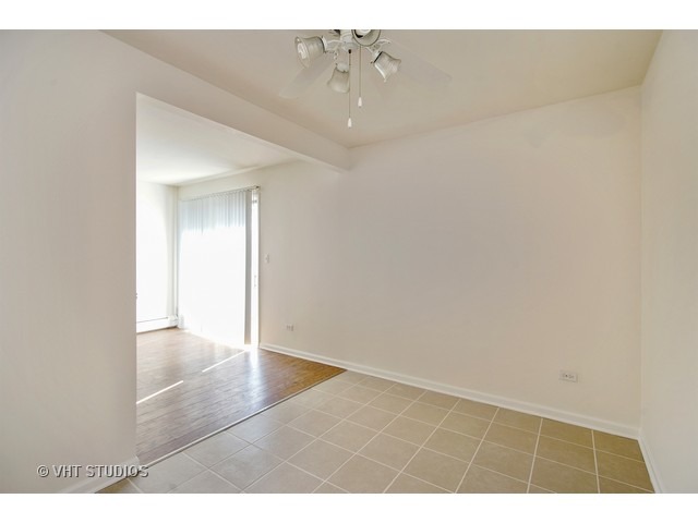 924 Ridge Square, Unit 309 Elk Grove Village, IL 60007 - Photo 8 of 12