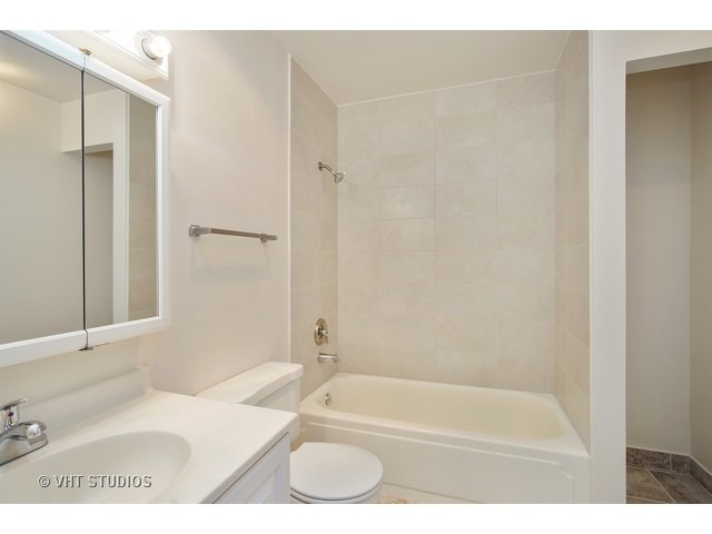 924 Ridge Square, Unit 309 Elk Grove Village, IL 60007 - Photo 10 of 12