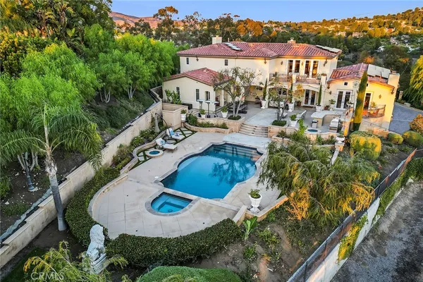 an aerial view of a house with outdoor space and lake view