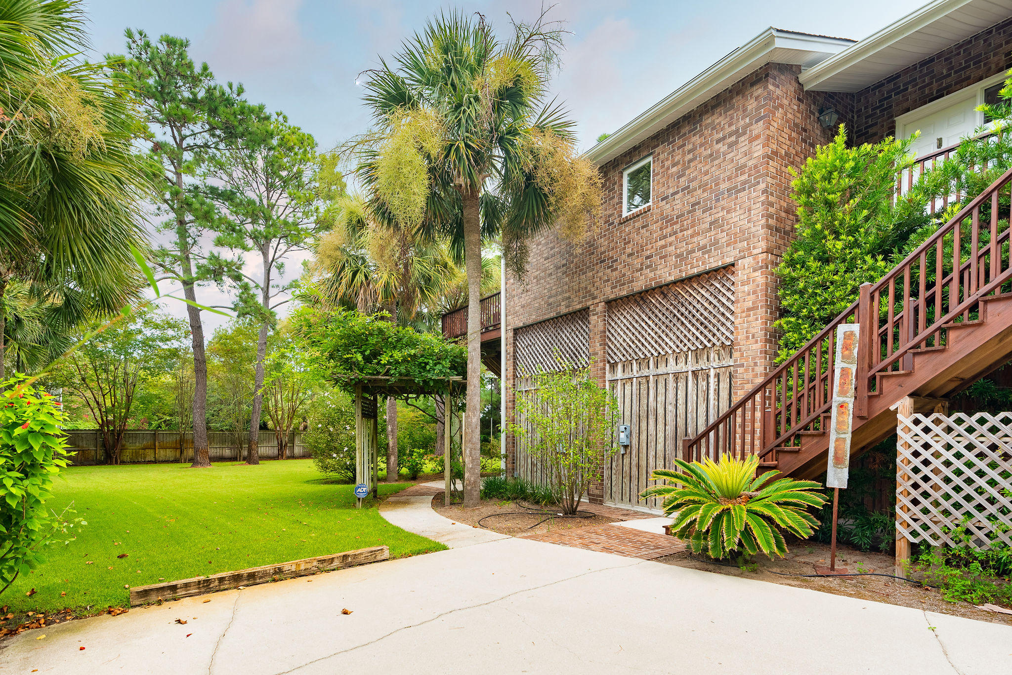 1564 Home Farm Road Mount Pleasant, SC 29464 - Photo 3 of 55 1564HomeFarmRoad-KeenEyeMarketing-74
