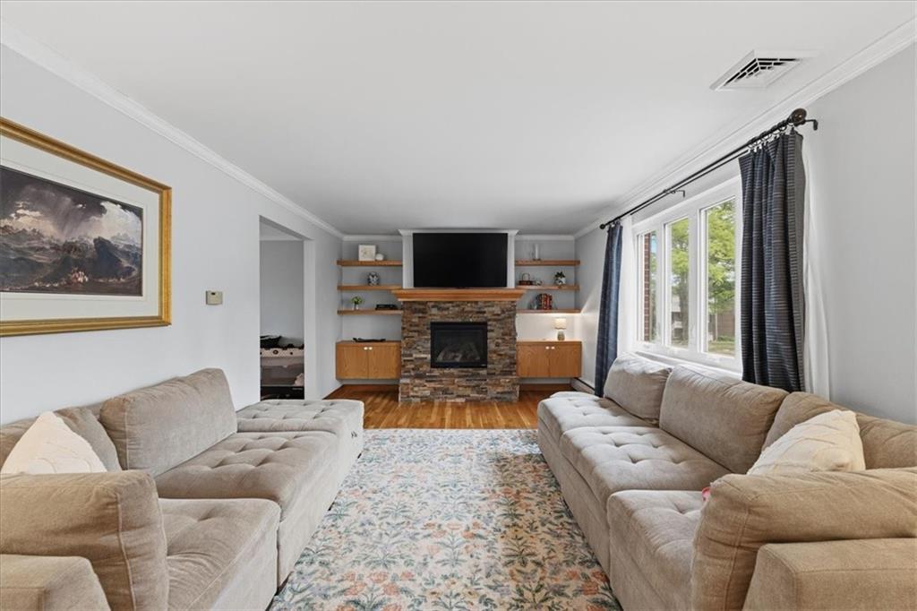 101 Parise Road Pittsburgh, PA 15221 - Photo 8 of 33 Nice room sizes throughout