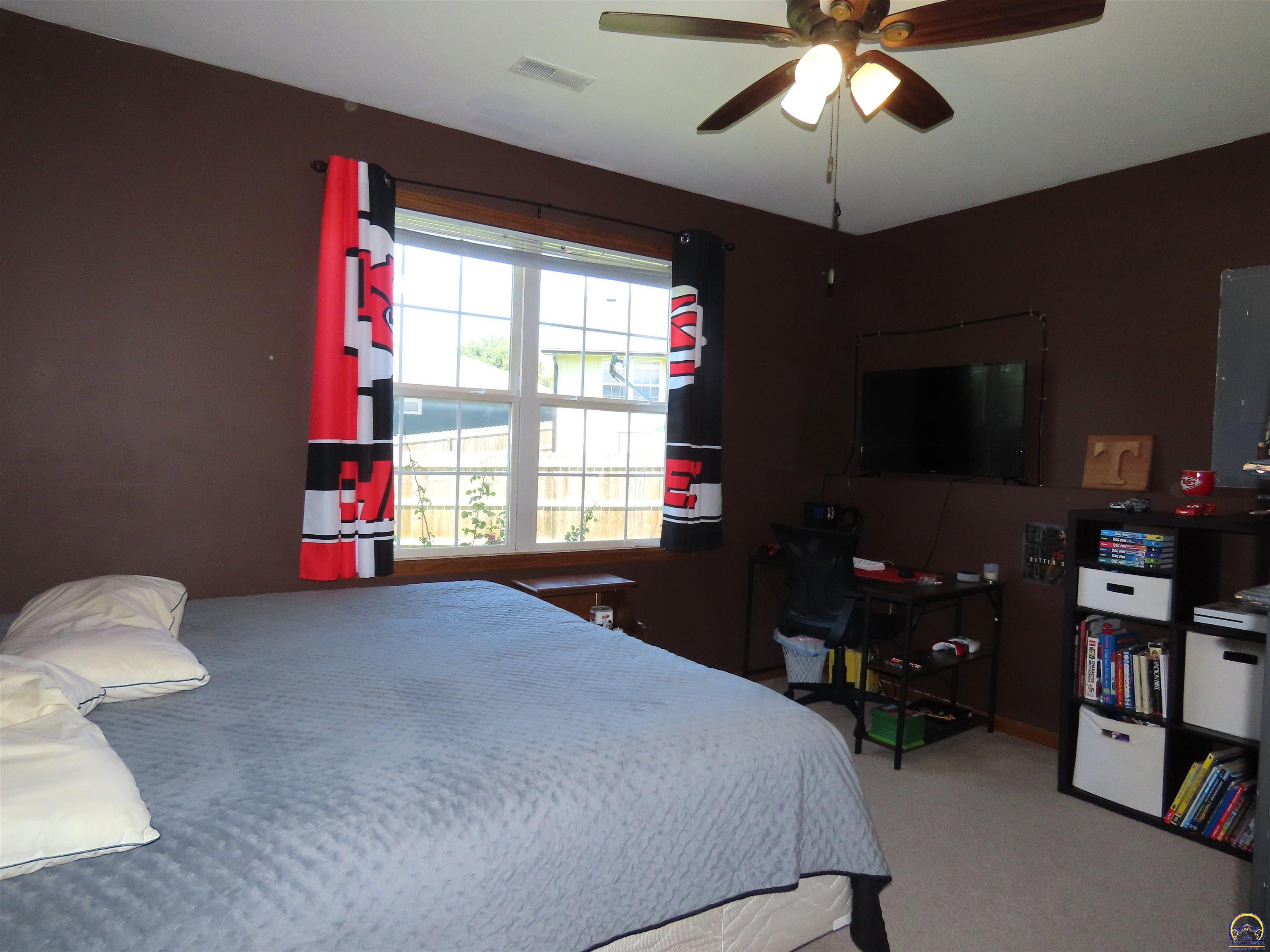 3909 Northwest Fielding Terrace Topeka, KS 66618 - Photo 25 of 33