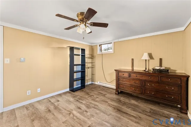 a view of a livingroom with a dresser