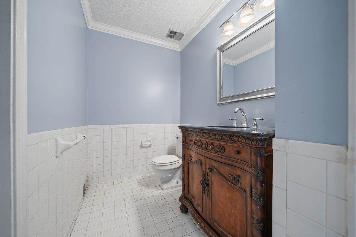 6942 Amberly Road, Unit 6942 Memphis, TN 38119 - Photo 14 of 23 a bathroom with a granite countertop toilet sink and mirror