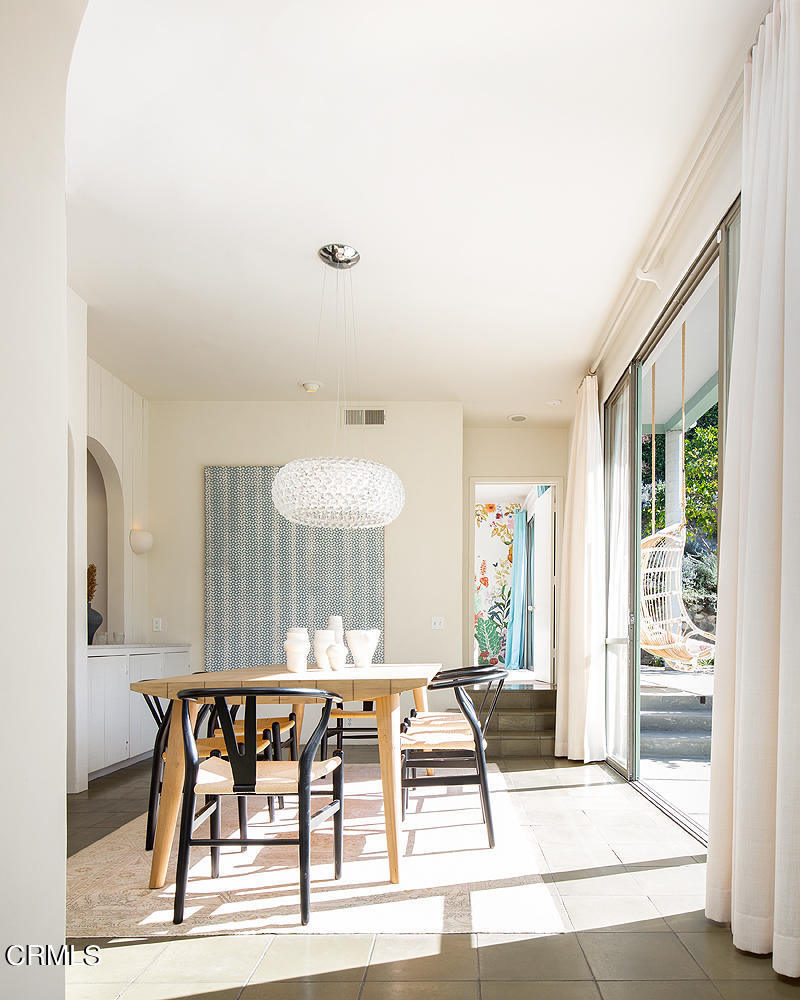 490 La Loma Road Pasadena, CA 91105 - Photo 14 of 59 a view of a livingroom with furniture and a potted plant