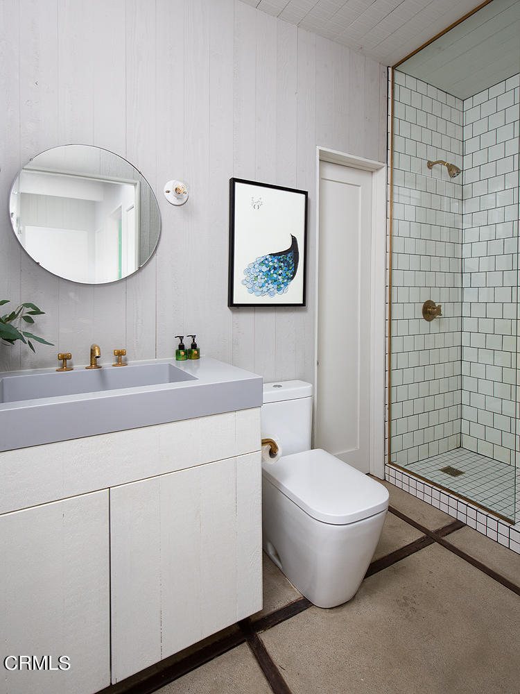 490 La Loma Road Pasadena, CA 91105 - Photo 44 of 59 a bathroom with a toilet sink and mirror