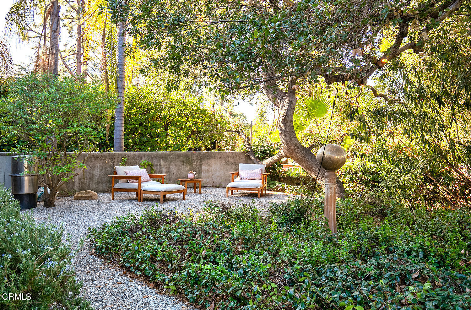 490 La Loma Road Pasadena, CA 91105 - Photo 46 of 59 a backyard of a house with table and chairs