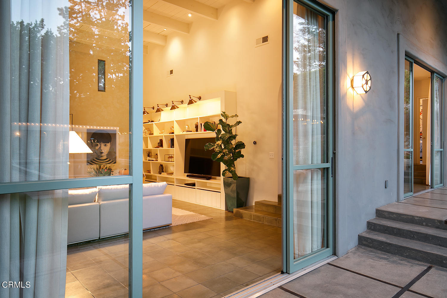 490 La Loma Road Pasadena, CA 91105 - Photo 56 of 59 a view of a living room and entry way