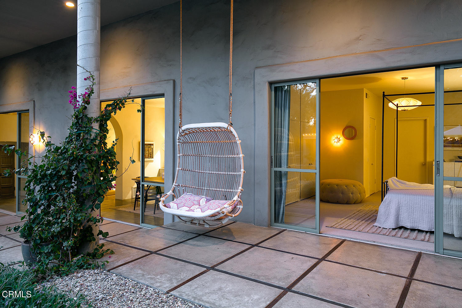 490 La Loma Road Pasadena, CA 91105 - Photo 59 of 59 a room with furniture and a potted plant