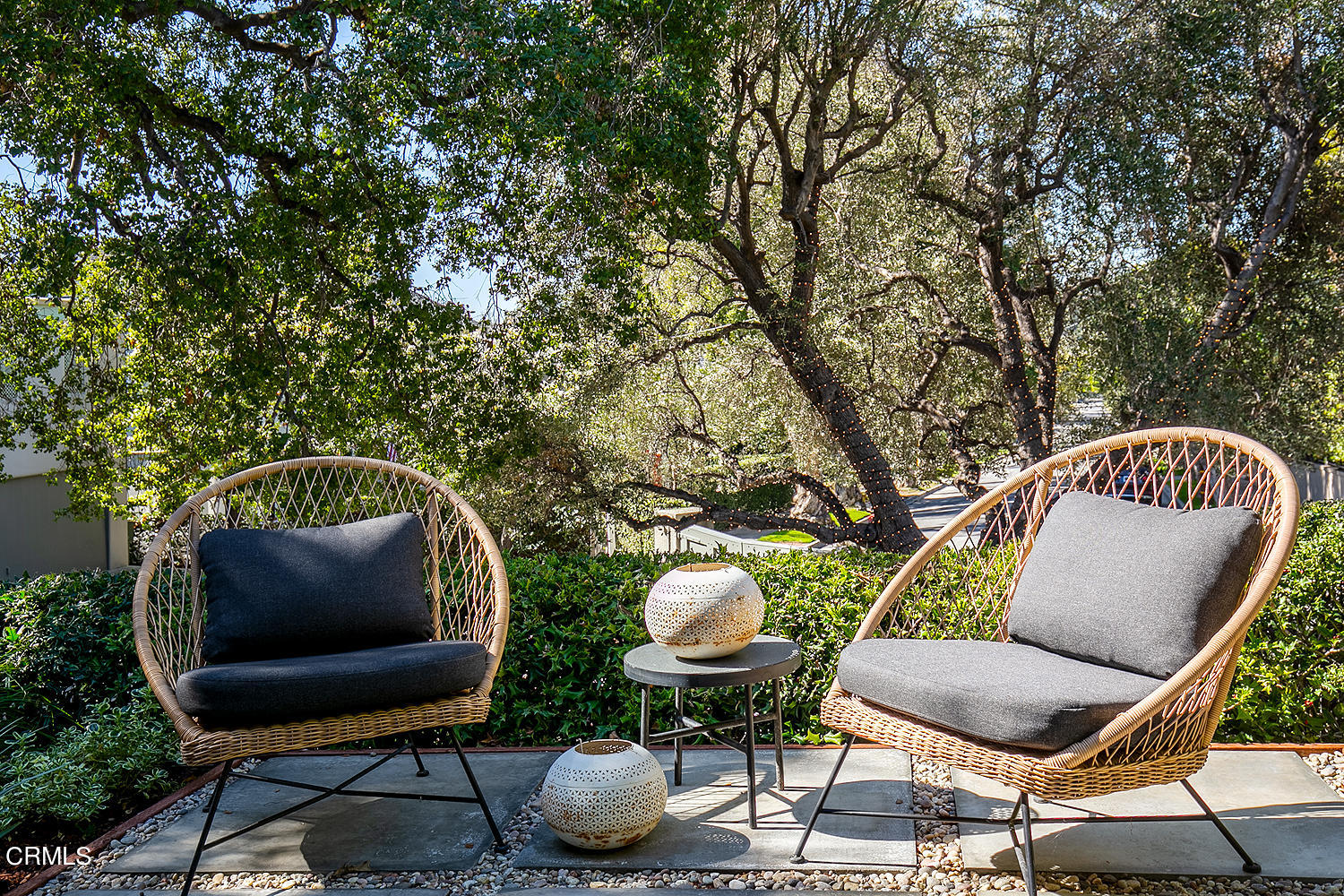 490 La Loma Road Pasadena, CA 91105 - Photo 6 of 59 a backyard with table and chairs