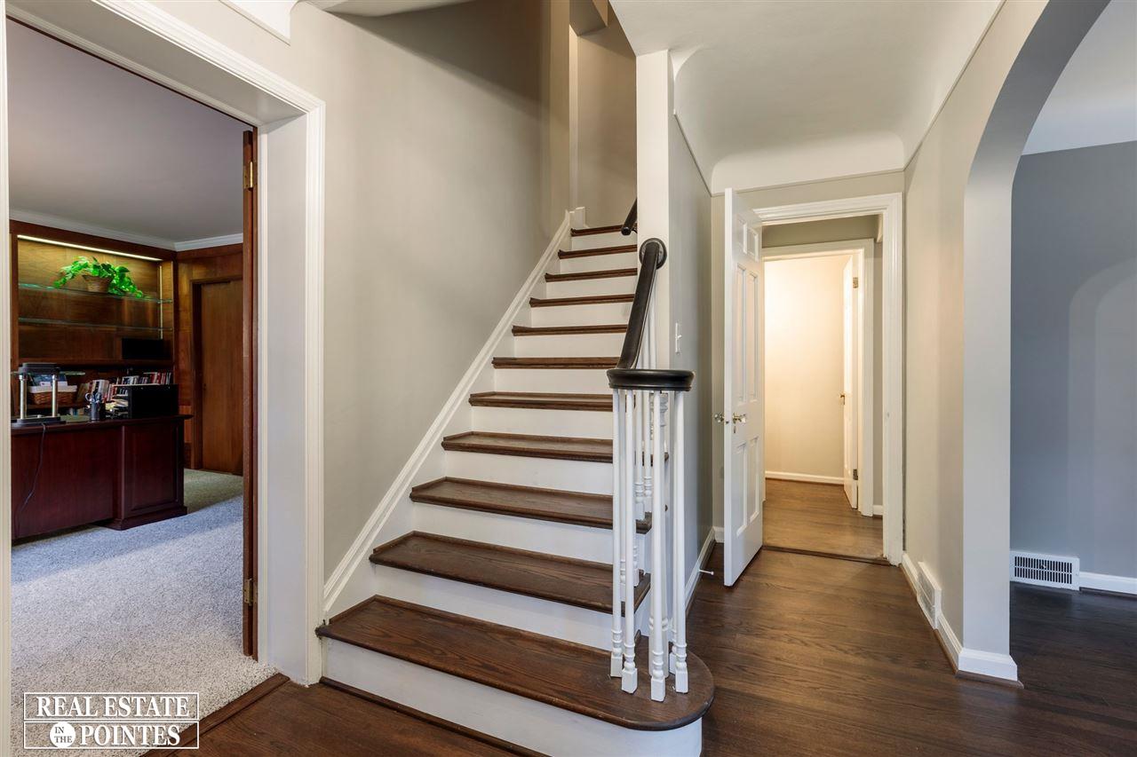 1901 Severn Road Grosse Pointe Woods, MI 48236 - Photo 9 of 37