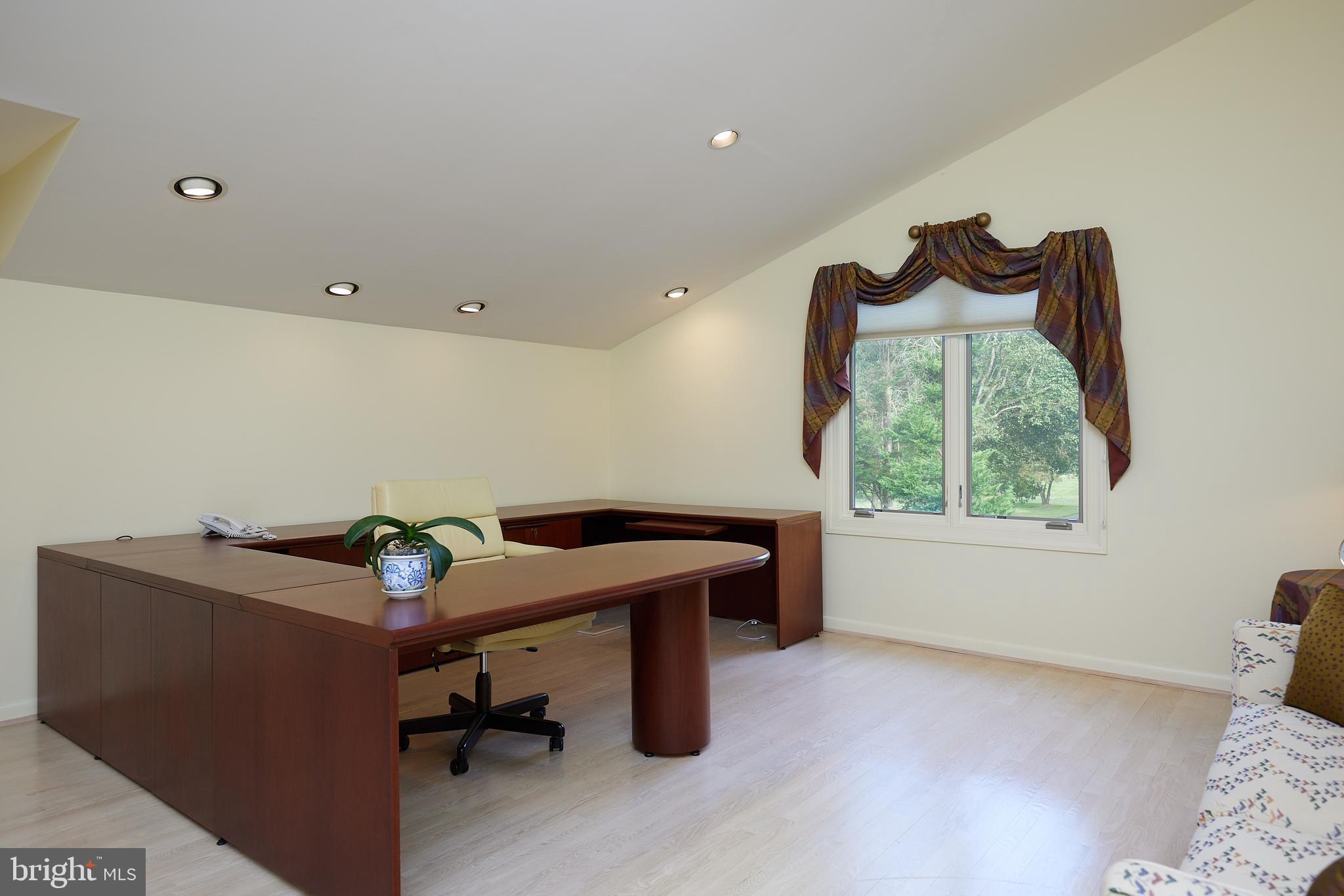 10811 Barn Wood Lane Potomac, MD 20854 - Photo 24 of 41 Upper Level #1, Bedroom #2 Ensuite, Walk-In Closet