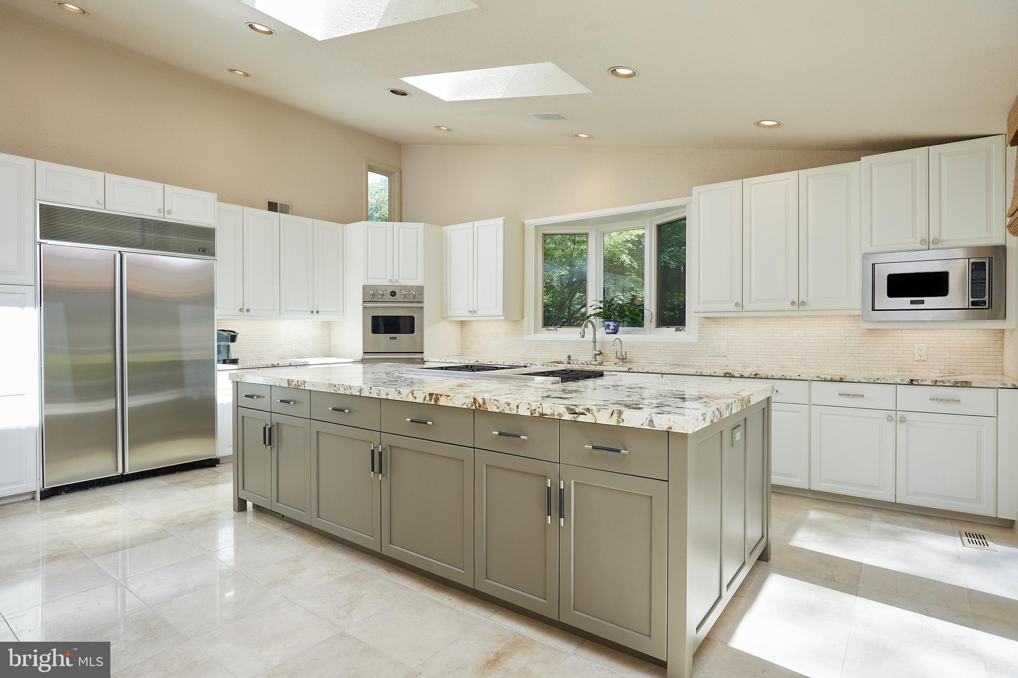 10811 Barn Wood Lane Potomac, MD 20854 - Photo 5 of 41 Magnificent Chef's Kitchen
