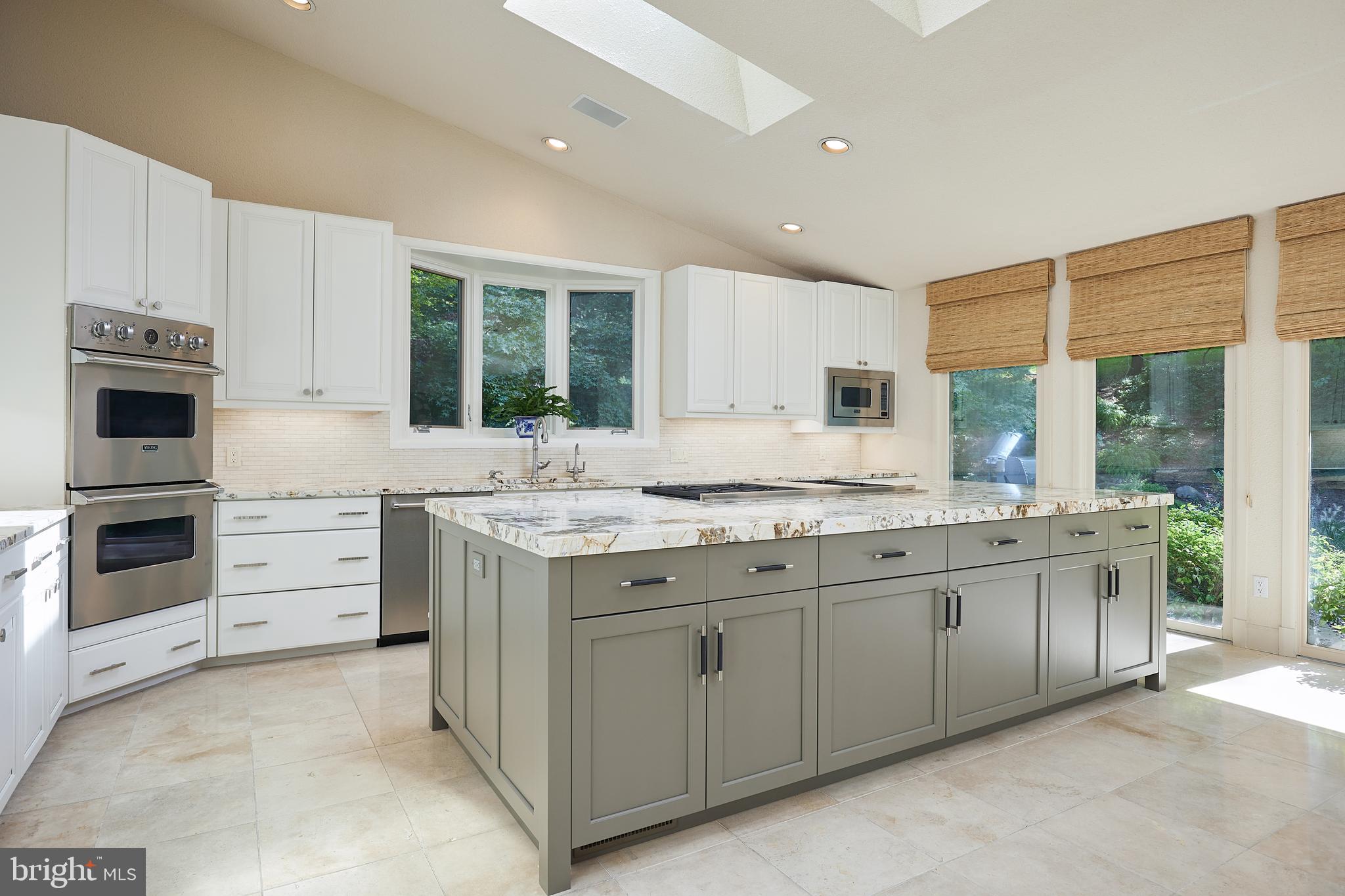 10811 Barn Wood Lane Potomac, MD 20854 - Photo 6 of 41 Custom Island & Granite Counter Tops