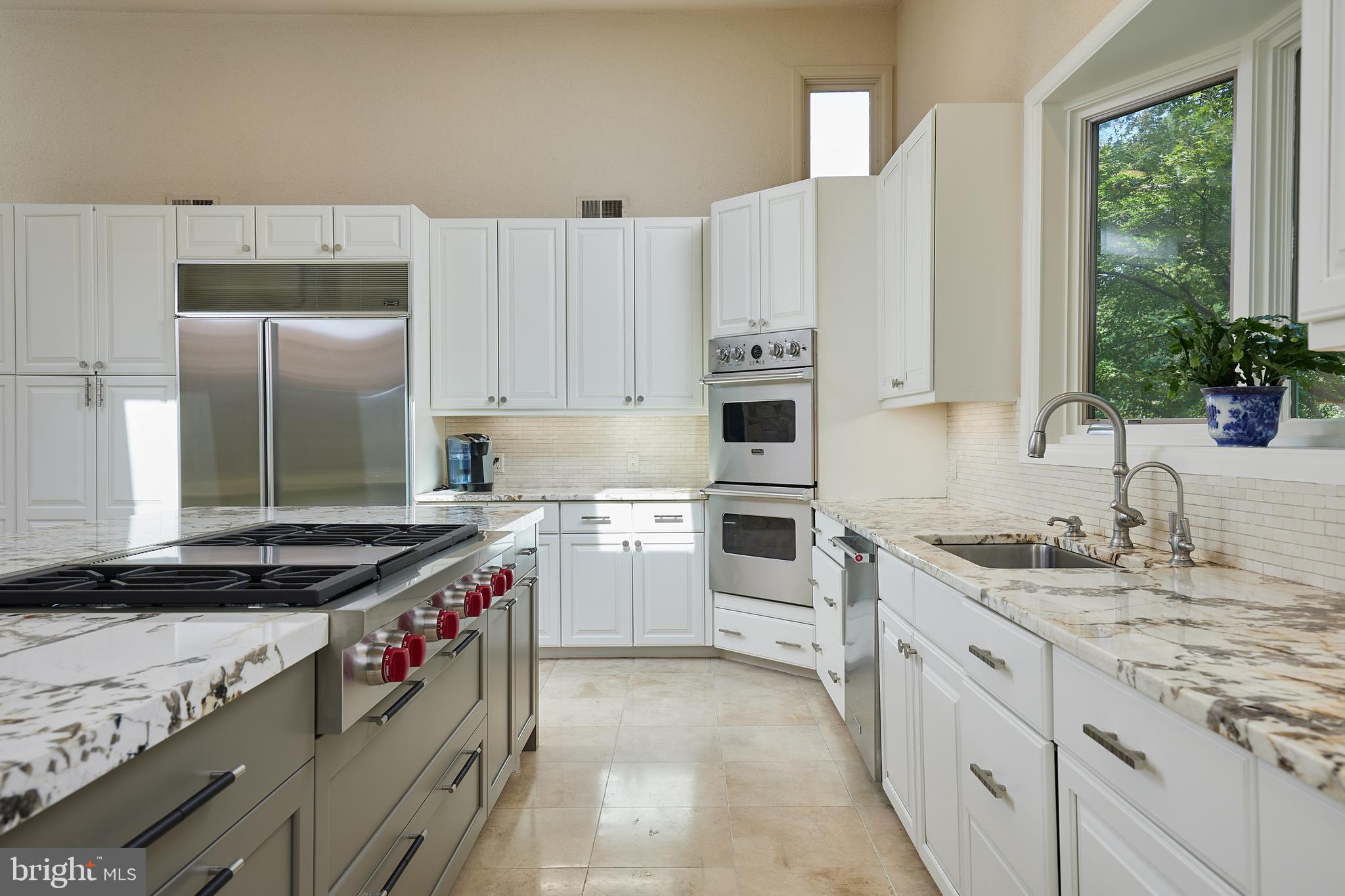 10811 Barn Wood Lane Potomac, MD 20854 - Photo 7 of 41 Top of the Line Stainless Appliances