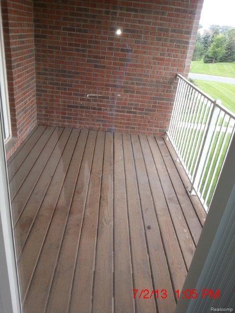 1970 Flagstone Circle Rochester, MI 48307 - Photo 10 of 18 20130702_130550.jpg