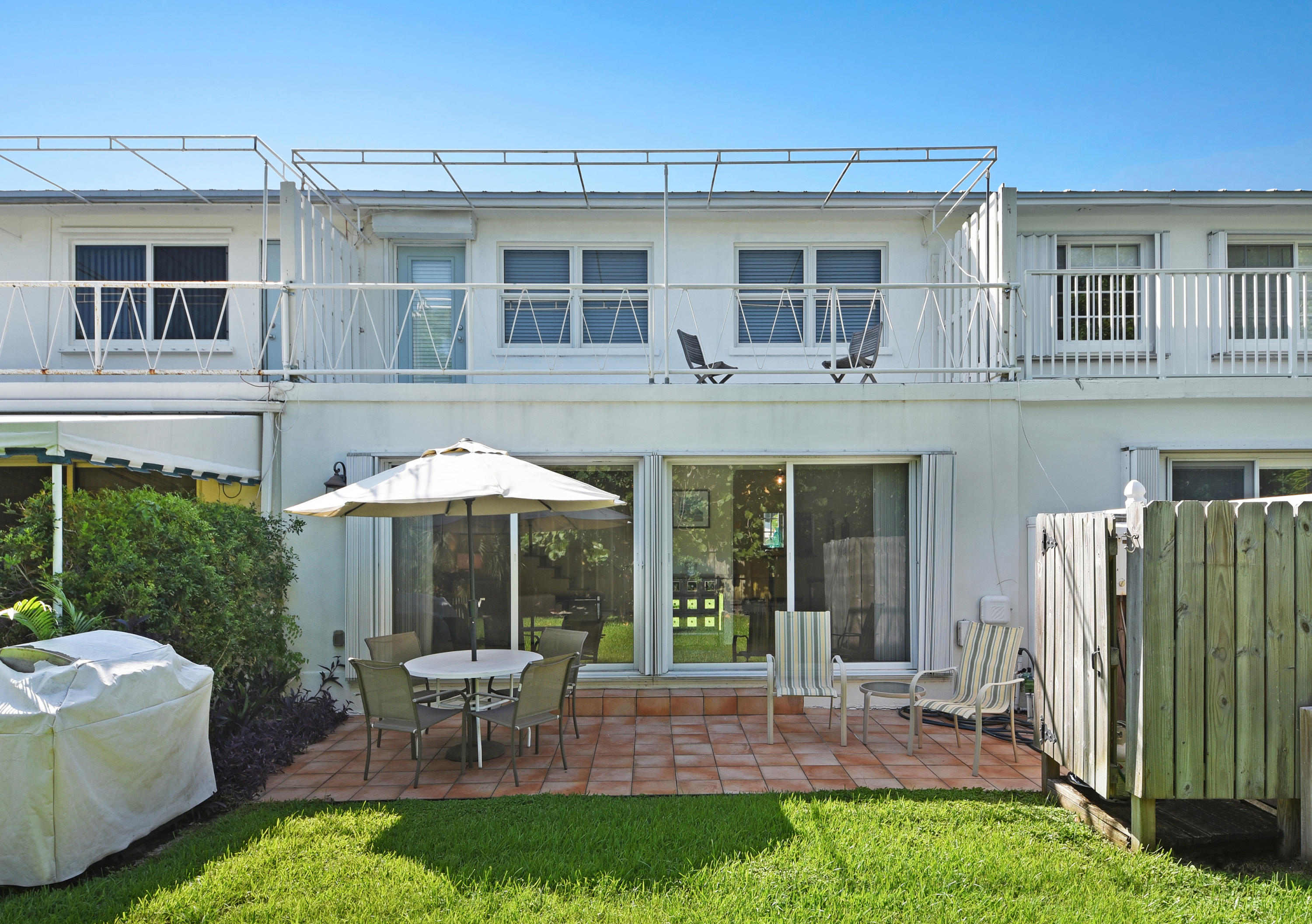 31 E Road Delray Beach, FL 33483 - Photo 13 of 17 Up and down patio