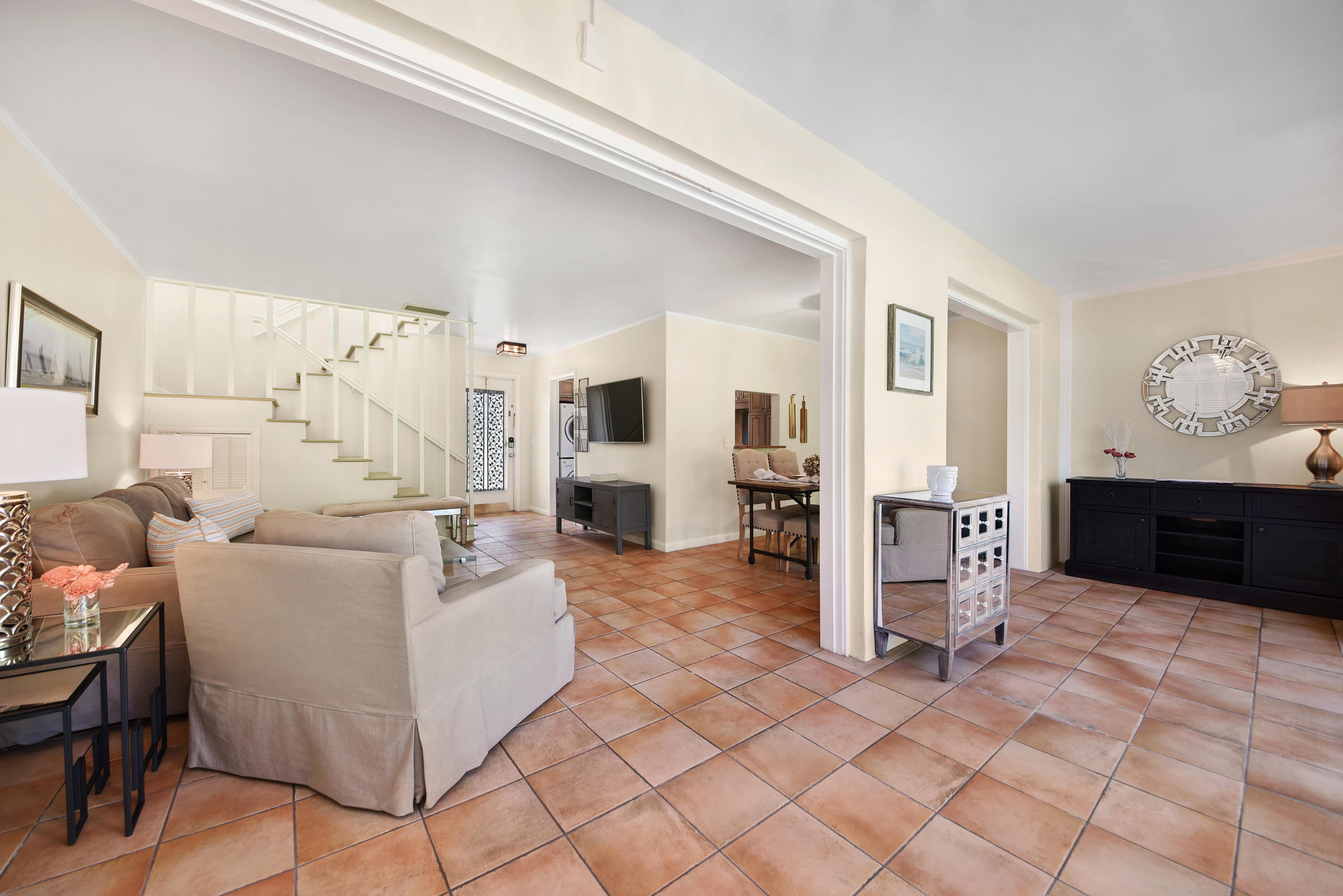 31 E Road Delray Beach, FL 33483 - Photo 2 of 17 Main Living Area