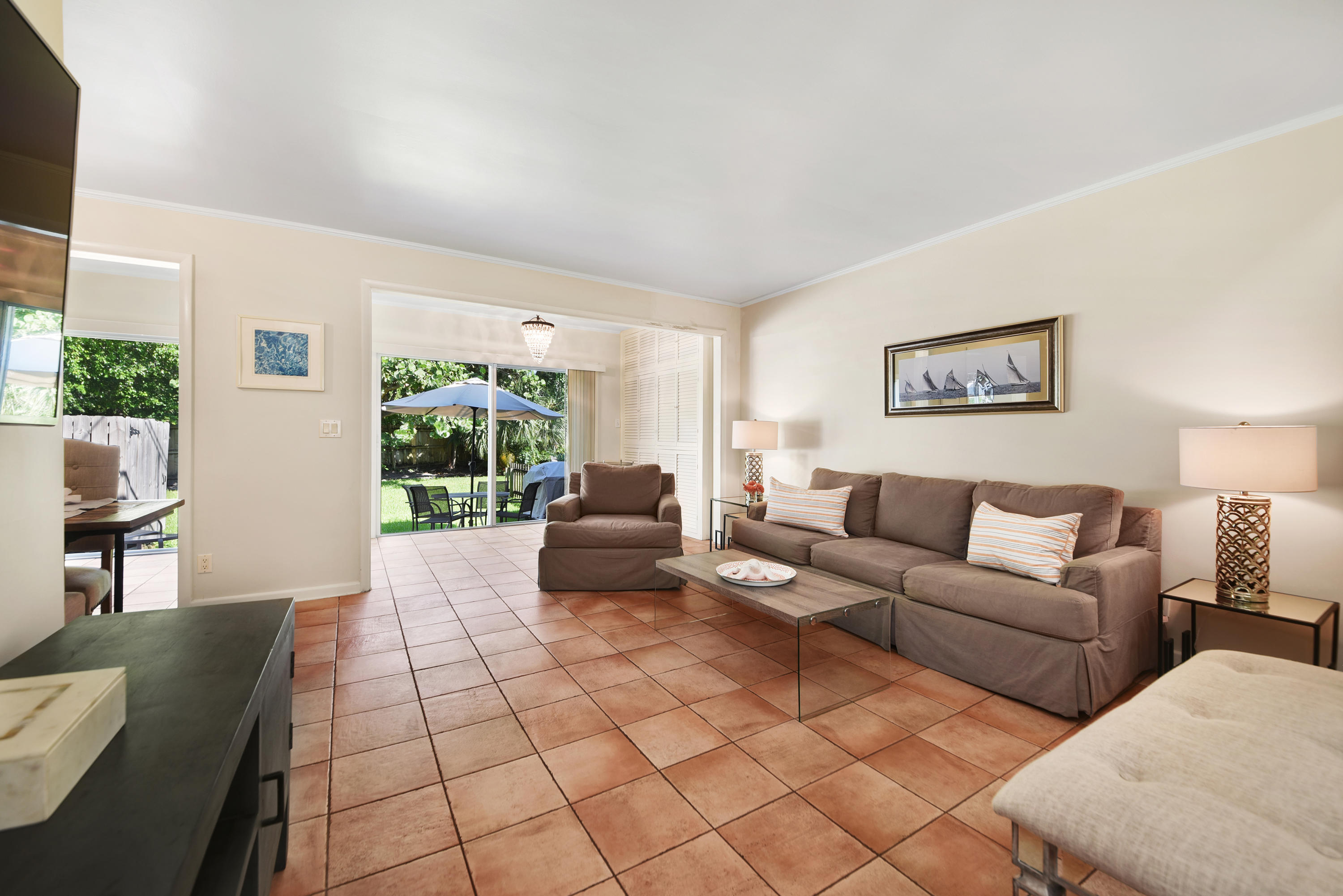 31 E Road Delray Beach, FL 33483 - Photo 4 of 17 Living Room