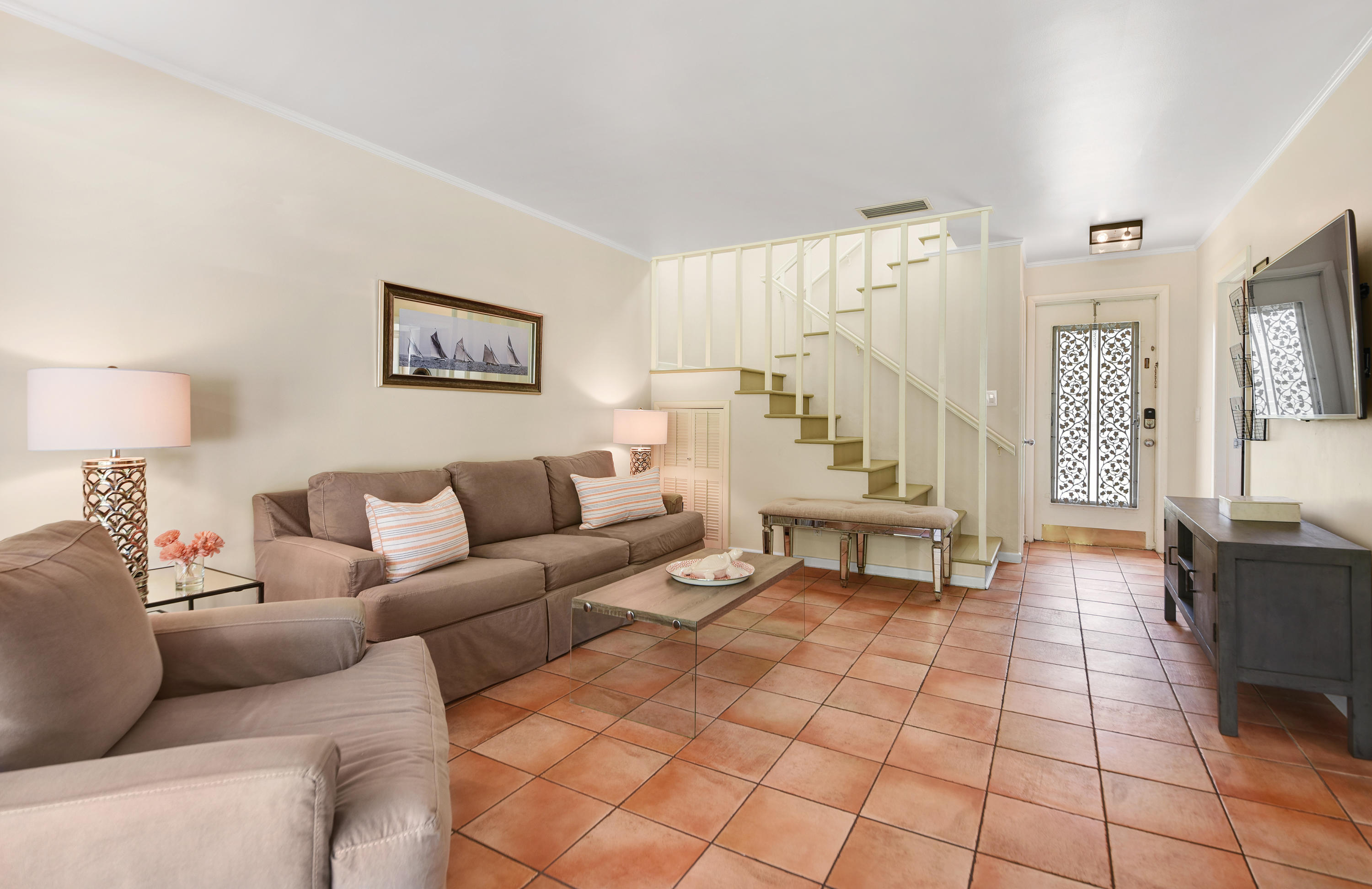 31 E Road Delray Beach, FL 33483 - Photo 5 of 17 Living Room