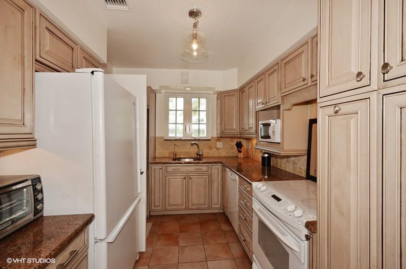 31 E Road Delray Beach, FL 33483 - Photo 6 of 17 Kitchen