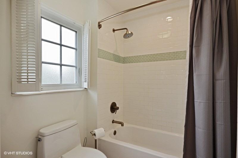 31 E Road Delray Beach, FL 33483 - Photo 8 of 17 Upstairs Bathroom