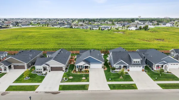 $775,000 | 818 Rania Way West, West Fargo, ND 58078