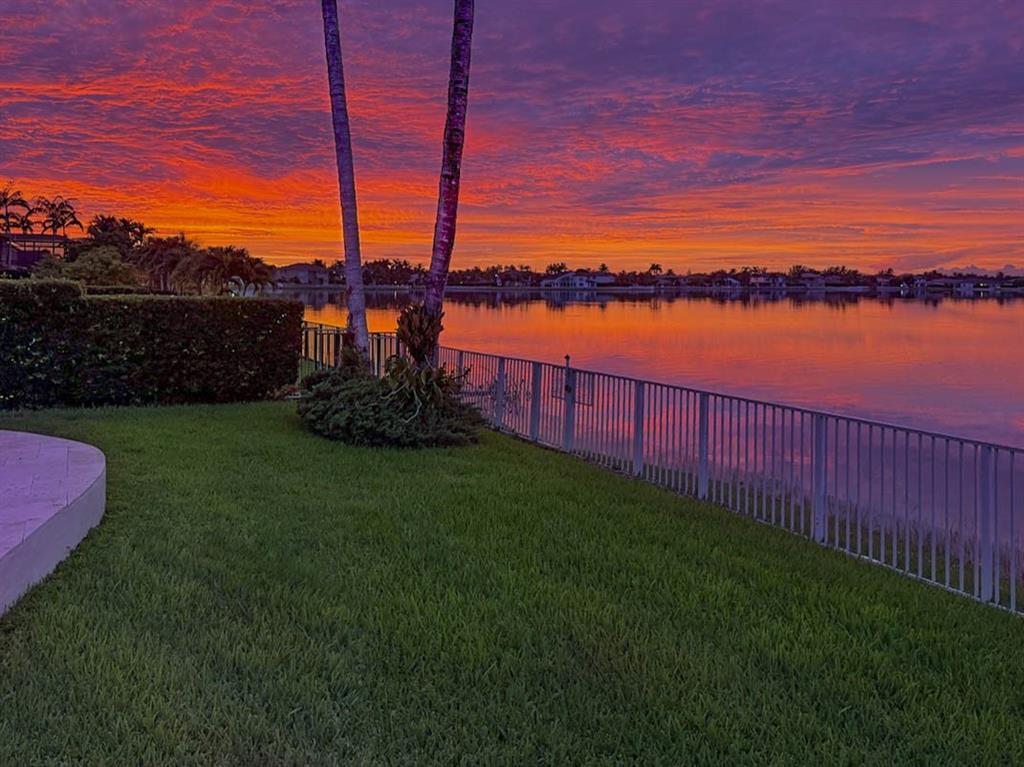 19239 Southwest 54th Street Miramar, FL 33029 - Photo 4 of 82 a garden with wooden fence