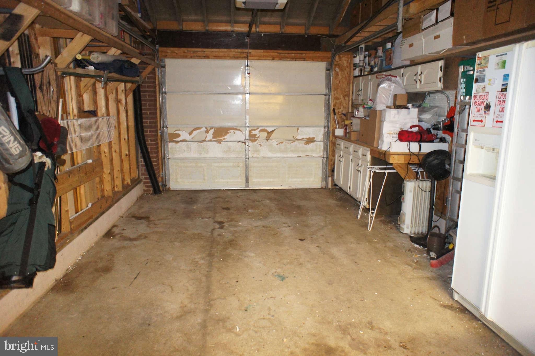 37 Thrush Road Sterling, VA 20164 - Photo 14 of 25 Garage
