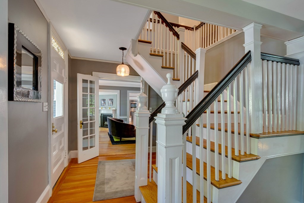 44 Glen Road Winchester, MA 01890 - Photo 5 of 32