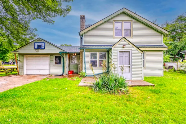 $1,300 | 1100 East Bernhard Avenue, Hazel Park, MI 48030