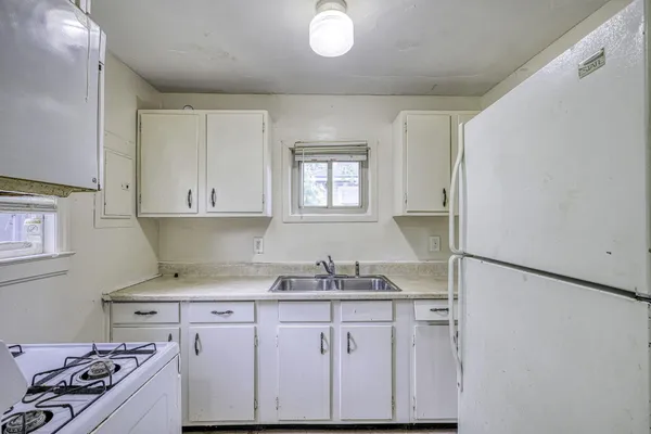 $1,300 | 1100 East Bernhard Avenue, Hazel Park, MI 48030