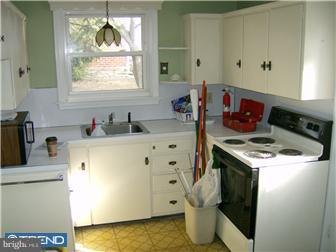 337 Spring Valley Road Springfield, PA 19064 - Photo 3 of 6