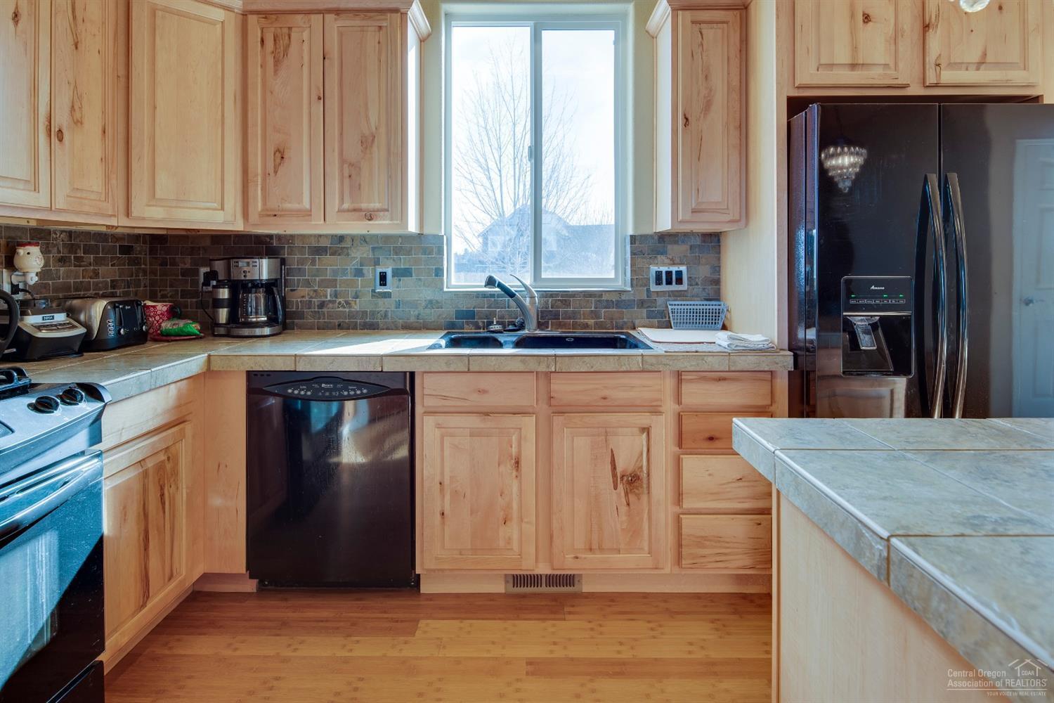 1622 Northwest Rimrock Drive Redmond, OR 97756 - Photo 8 of 22 Additional Photo