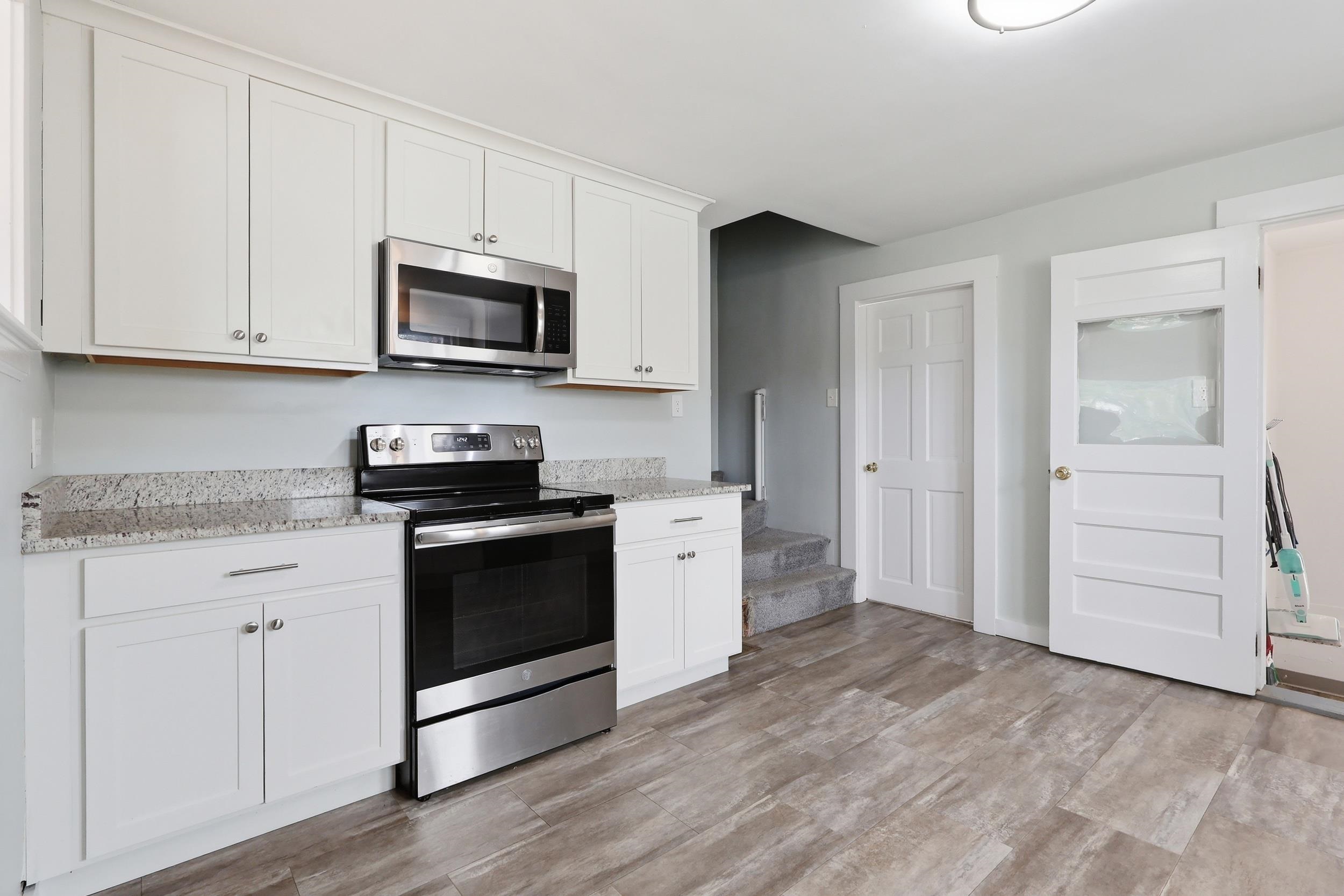 60 Pine Hill Road Nashua, NH 03063 - Photo 9 of 28