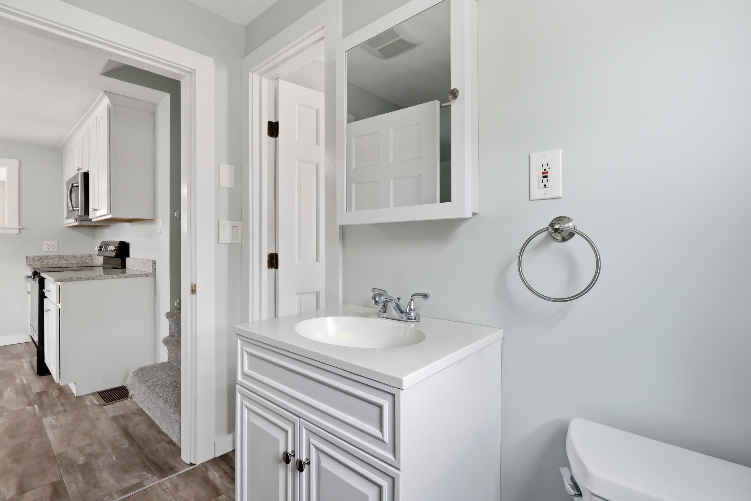 60 Pine Hill Road Nashua, NH 03063 - Photo 10 of 28