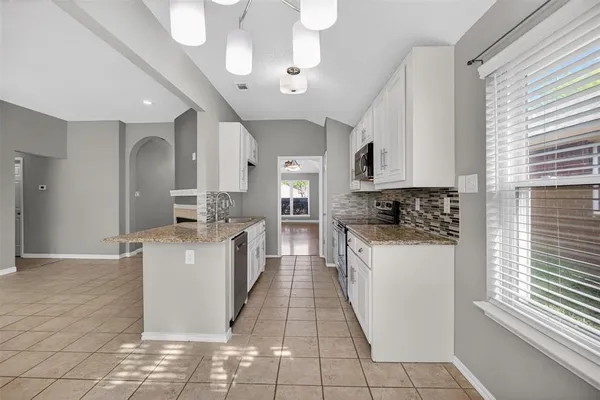 $2,200 | 1204 Saratoga Drive, Euless, TX 76040