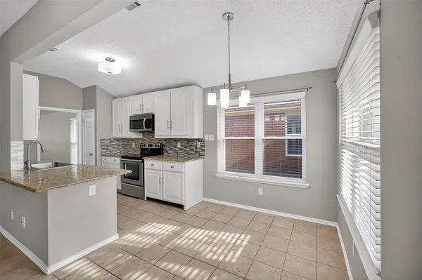 $2,200 | 1204 Saratoga Drive, Euless, TX 76040