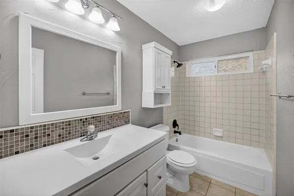 $2,200 | 1204 Saratoga Drive, Euless, TX 76040