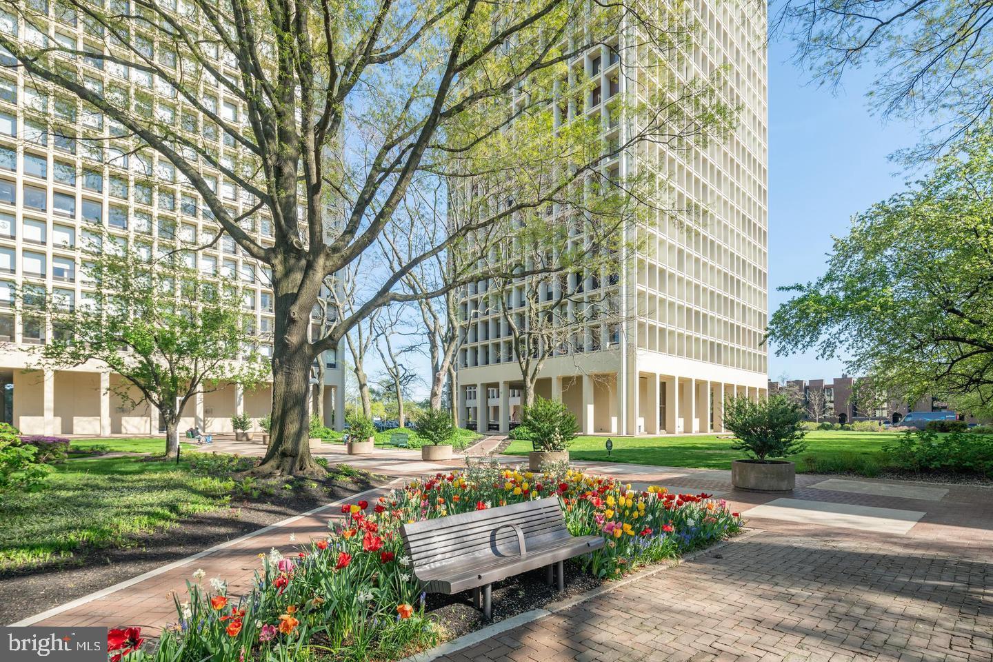 210 Locust Street, Unit 21E Philadelphia, PA 19106 - Photo 34 of 51 a front view of a building with a garden