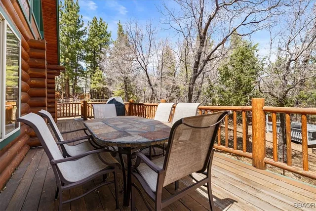 a view of an outdoor space