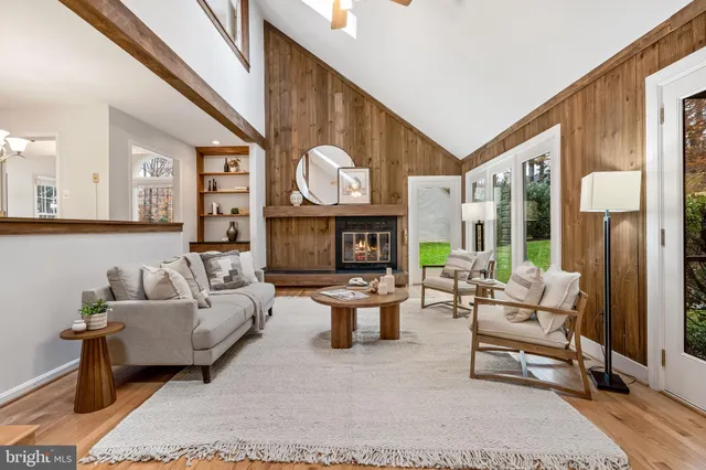 $914,900 | 7921 Oak Hollow Lane, Fairfax Station, VA 22039