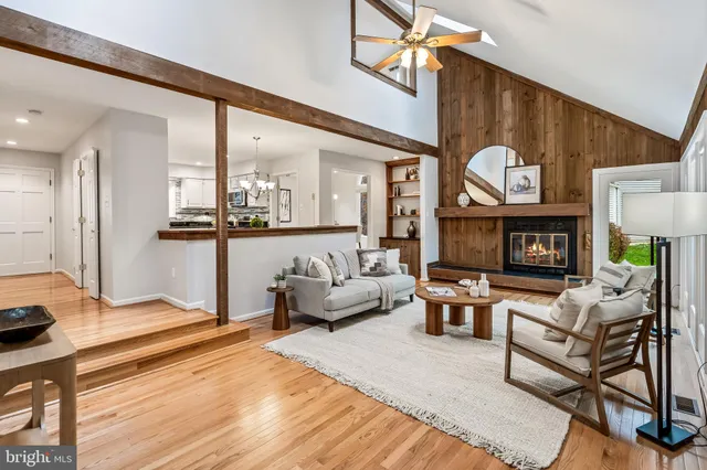 $914,900 | 7921 Oak Hollow Lane, Fairfax Station, VA 22039