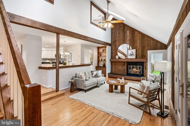 $914,900 | 7921 Oak Hollow Lane, Fairfax Station, VA 22039