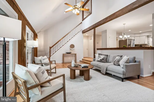 $914,900 | 7921 Oak Hollow Lane, Fairfax Station, VA 22039