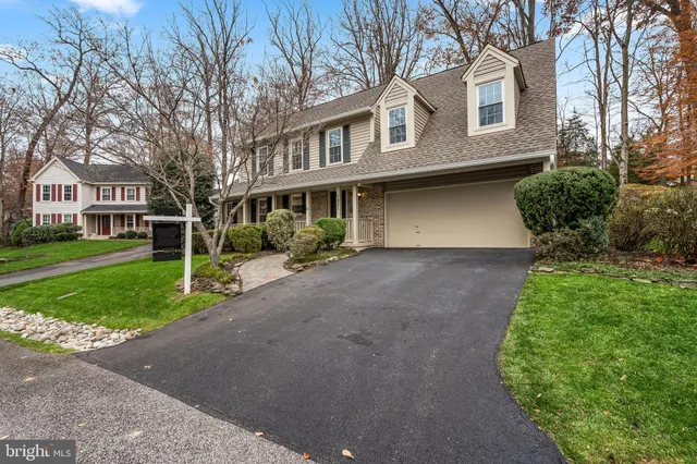 $914,900 | 7921 Oak Hollow Lane, Fairfax Station, VA 22039
