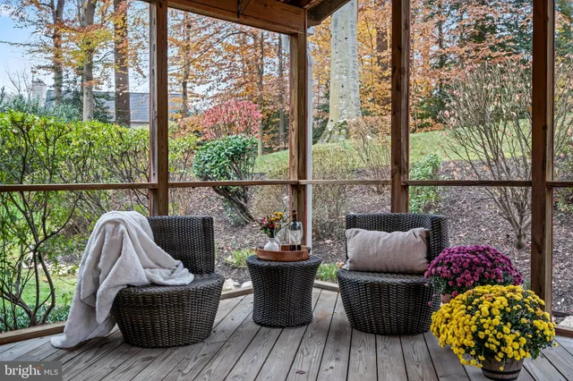 $914,900 | 7921 Oak Hollow Lane, Fairfax Station, VA 22039