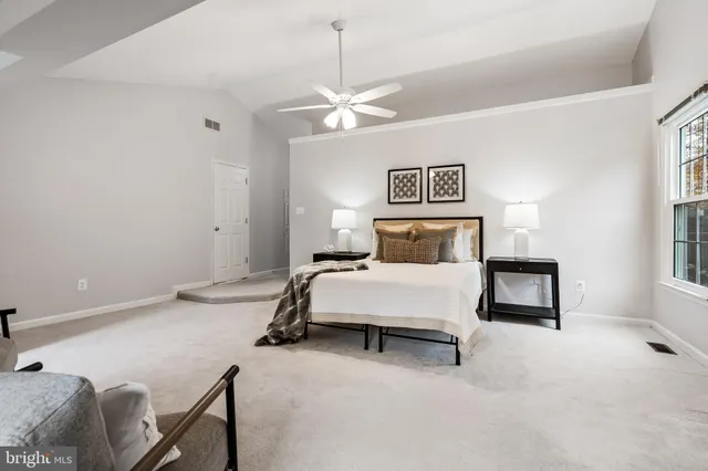 $914,900 | 7921 Oak Hollow Lane, Fairfax Station, VA 22039