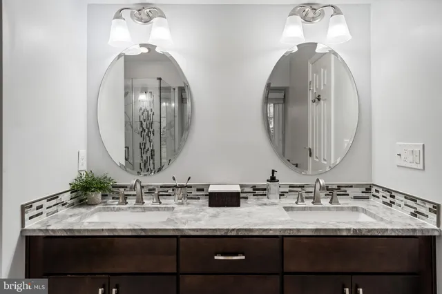 $914,900 | 7921 Oak Hollow Lane, Fairfax Station, VA 22039