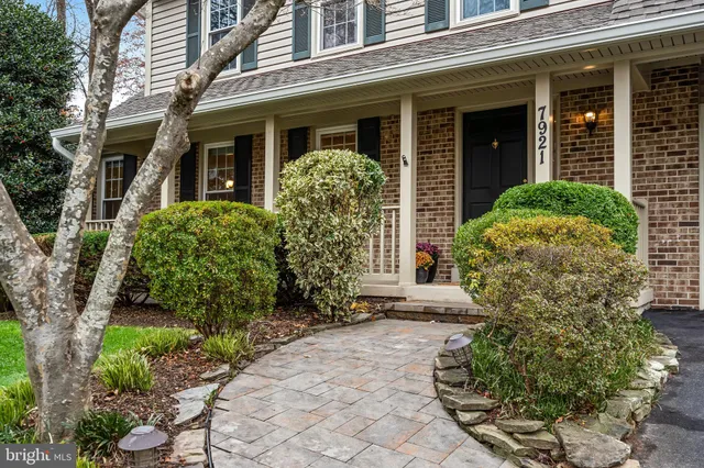 $914,900 | 7921 Oak Hollow Lane, Fairfax Station, VA 22039